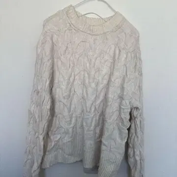 a new day [S] 케이블 니트 스웨터 크림색 두꺼운 소재 따뜻한