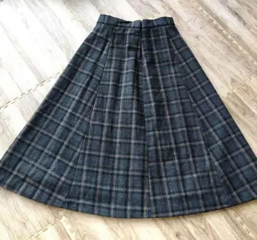 그레이 계열 체크 플레어 스커트 울 혼방
