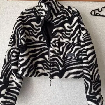 Bershka 제브라 패턴 크롭 자켓 M-L