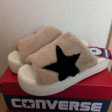 CONVERSE 퍼 샌들 별 모양 디자인