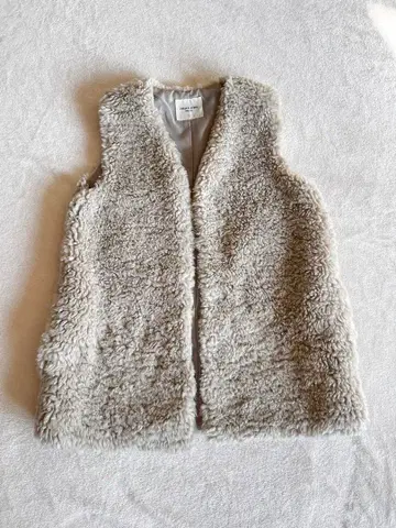 극미품 freak's store WEB 한정판 에코 퍼 베스트 노카라