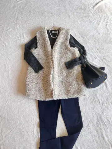 극미품 freak's store WEB 한정판 에코 퍼 베스트 노카라