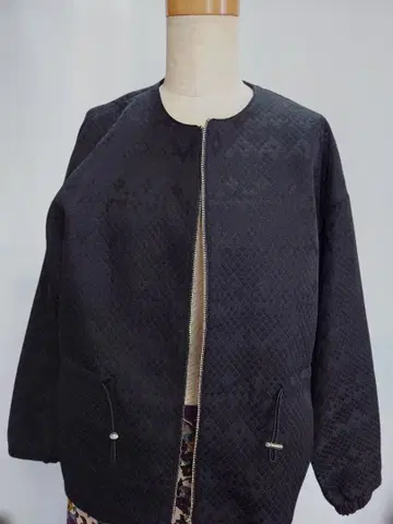 텍스처 블랙 지퍼 자켓