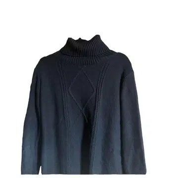 네이비 터틀넥 니트