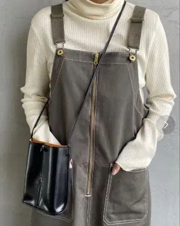 UNIVERSAL OVERALL 별주 배색 스티치 오버롤 스커트