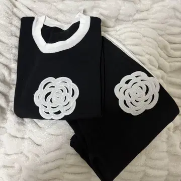 블랙 반팔 상의와 팬츠 세트