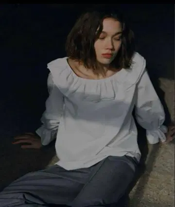 OHGA 러플 숄더 화이트