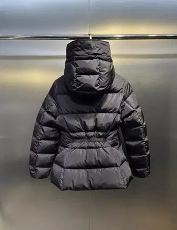 MONCLER 후드 부착 블랙 다운 자켓~