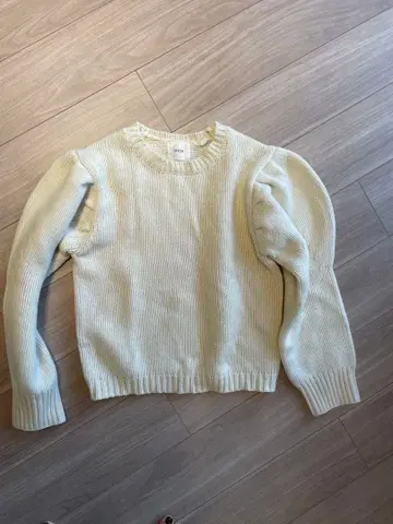 미사용 새상품 OHGA PUFF KNIT 화이트