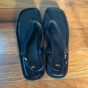 ZARA 플립플랍 39 가죽 샌들