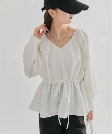 [ 새상품 ] mystic 엠보싱 퍼프 긴팔 블라우스