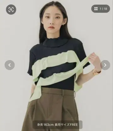 kotohayokozawa 웨이브 숏 슬리브 하이넥 탑