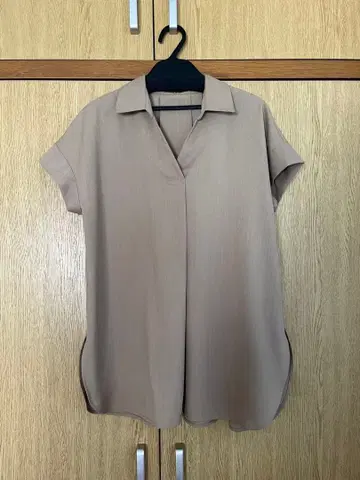 [택 포함 새상품] PLST 프론트 턱 스키퍼 셔츠 베이지 S사이즈