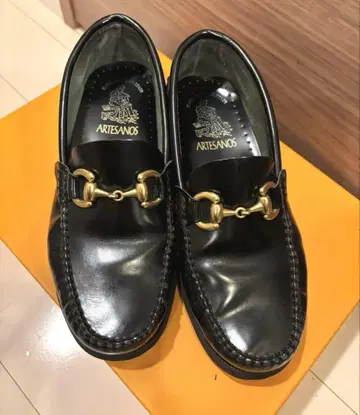 아르테사노스 가죽 비트 로퍼