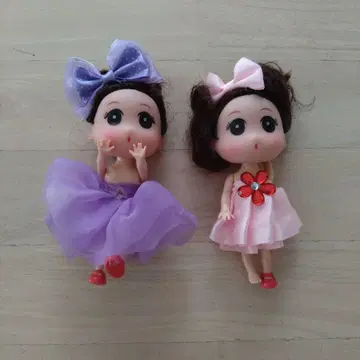 인형 세트 보라색과 핑크색 드레스