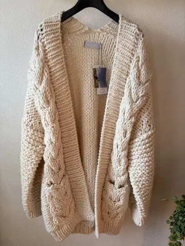 [ 새상품 ] Audrey and John Wad 케이블 짜임 가디건