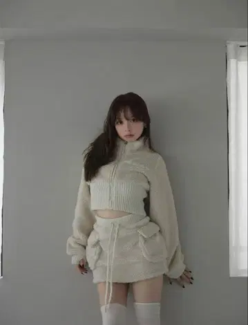 andmarry Fluffy mini skirt