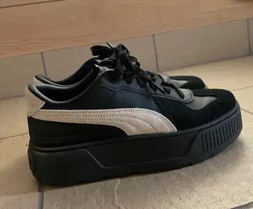 PUMA 통굽 스니커즈 블랙/화이트 한정판 레어 컬러