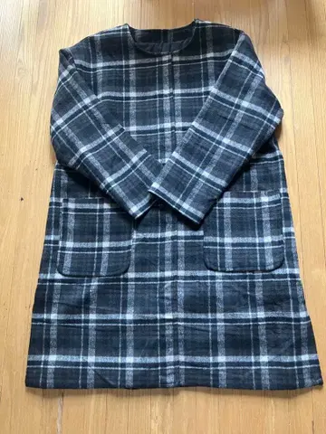 그레이 계열 체크 무늬 롱 코트