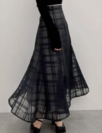 dazzlin 시어 체크 세미 플레어 스커트