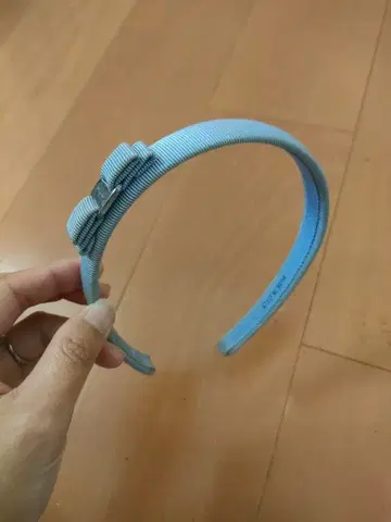 페라가모 Ferragamo 스카이블루 리본 포함 머리띠