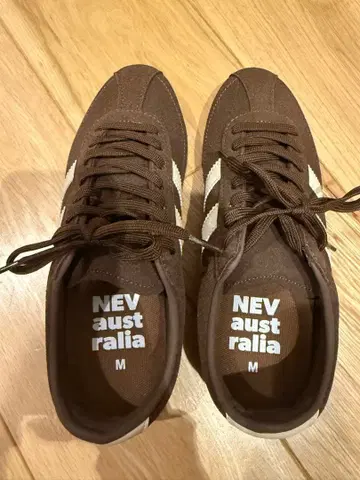 미사용 새상품 브라운 스니커즈 M 사이즈