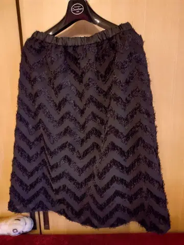 새상품 노코오노 인조 모피 지그재그 무늬 블랙 미디 스커트