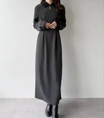 JUNOAH 바이컬러 코듀로이 타이트 원피스 차콜 가을/겨울