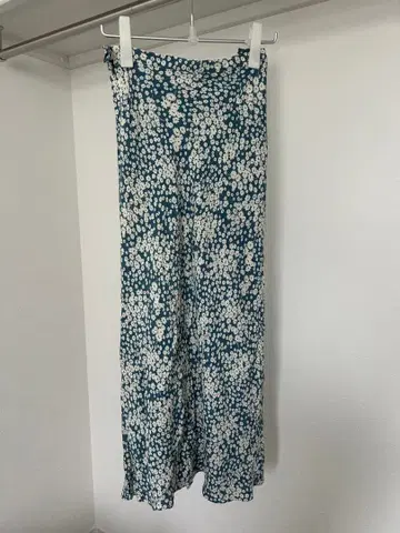 에디트포르르 플라워 바이어스 맥시 스커트 블루 36