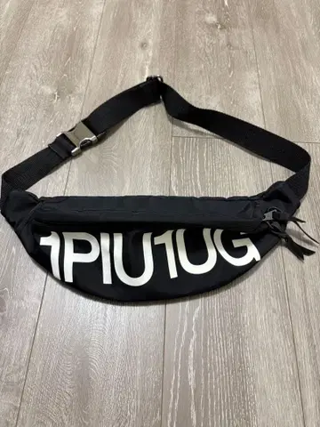 1PIU1UG 블랙 바디백