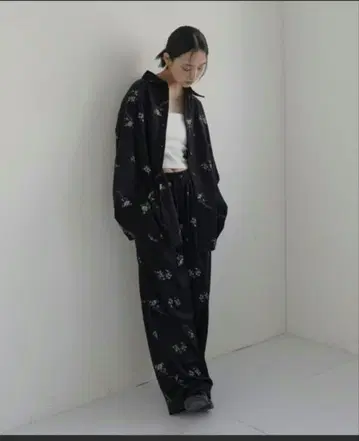 플라워 자수 벨루어 셔츠