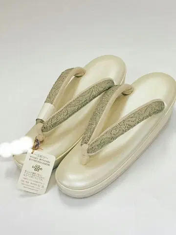 IWASA 아이보리 웨지솔 조리 M 사이즈 슬림핏 편안한 일본제