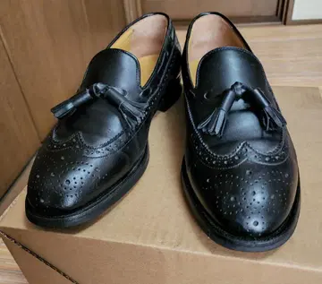 REGAL 태슬 장식 블랙 가죽 로퍼