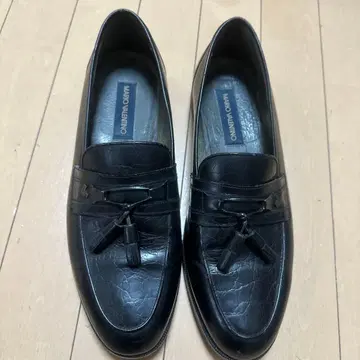 태슬 장식 블랙 로퍼