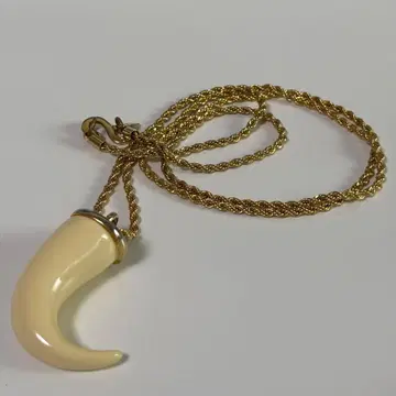 Kenneth Jay Lane 의 목걸이