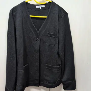 버튼 달린 가디건 블랙