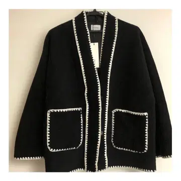 (미사용 새상품) 배색 스티치 보아 아우터 블랙 컬러