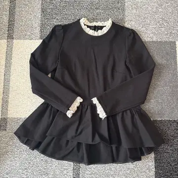 새상품급 아베닐 에투알 프릴 달린 블랙 상의 포멀