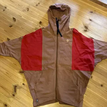 ALDIES 브라운과 빨간색 집업 후드티