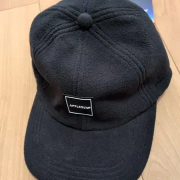 APPLEBUM 블랙 플리스 플랩캡