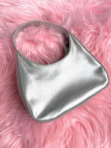 실버 핸드백 하프문 백 y2k