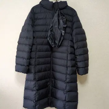 유니클로 울트라 라이트 다운 후디드 코트 L 사이즈 블랙 새상품급