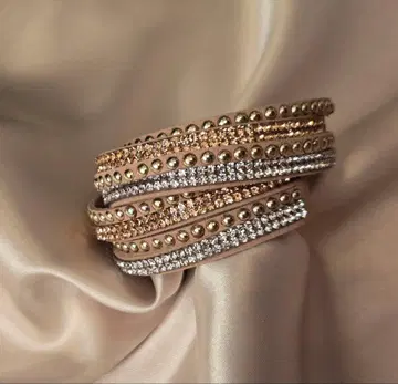 [ 새상품 ] 스톤 장식의 다층 랩 팔찌