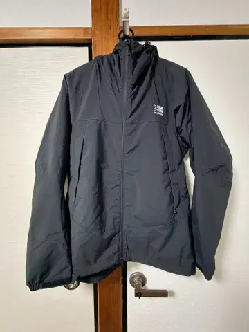 카리모어 블랙 자켓 후드 부착