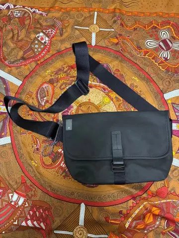 topologie 블랙 숄더백