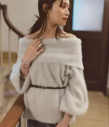 [ NOBLE x L'AUBE BLANC ] 폭스/캐시미어 오프숄더 니트