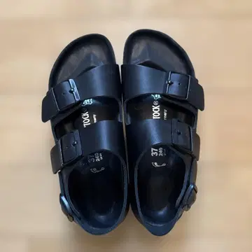 BIRKENSTOCK 블랙 샌들 37