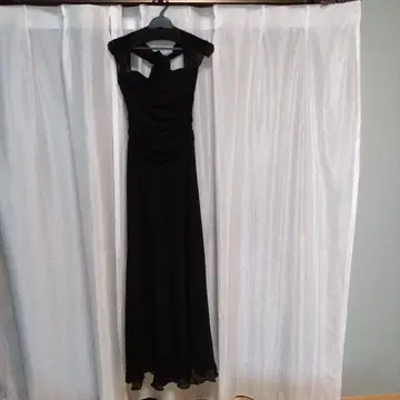 홀터넥 드레스 블랙