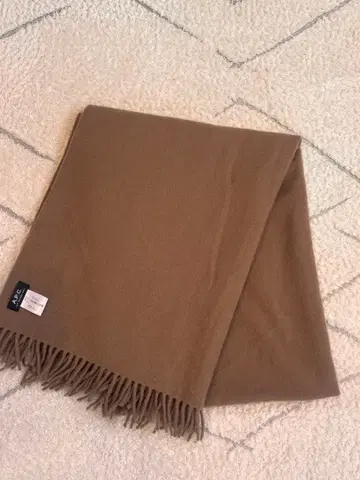 [ 1~2회만 사용 ] A.P.C 대형 스톨 카멜