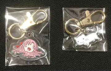 안녕을 알려줘 아크릴 키링 인형과 고양이